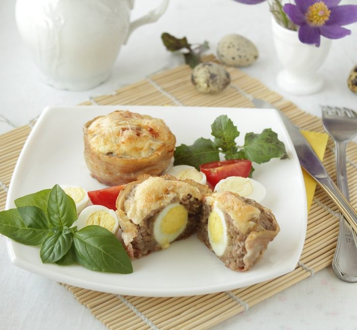 Мясные кексы с перепелиными яйцами