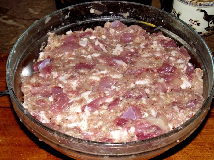 Домашняя свиная колбаска со специями