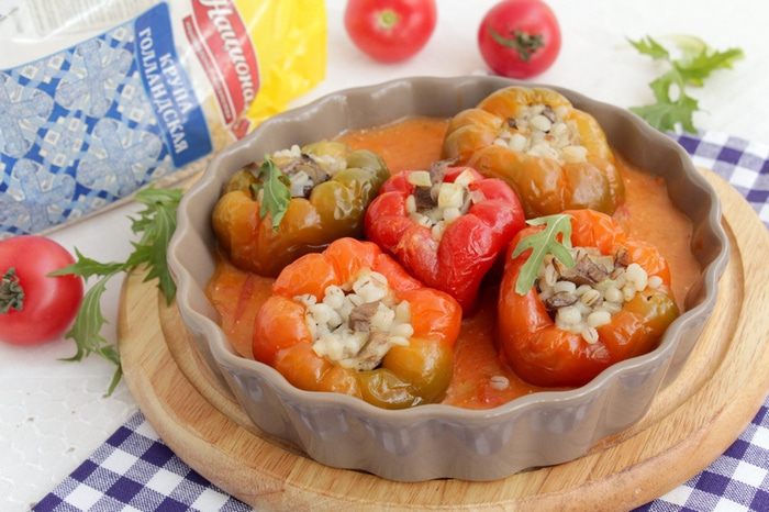 Перцы, фаршированные перловой крупой и грибами