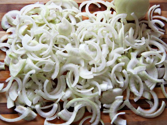 Луковый пирог со шпиком и сыром Джюгас 