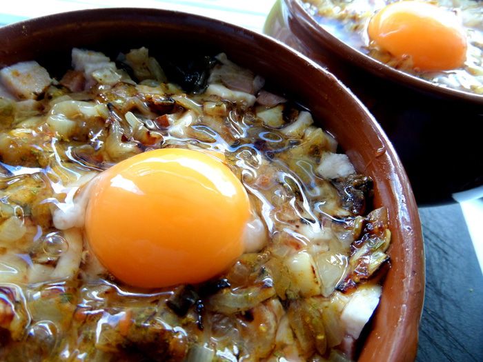 Грибное рагу в горшочках