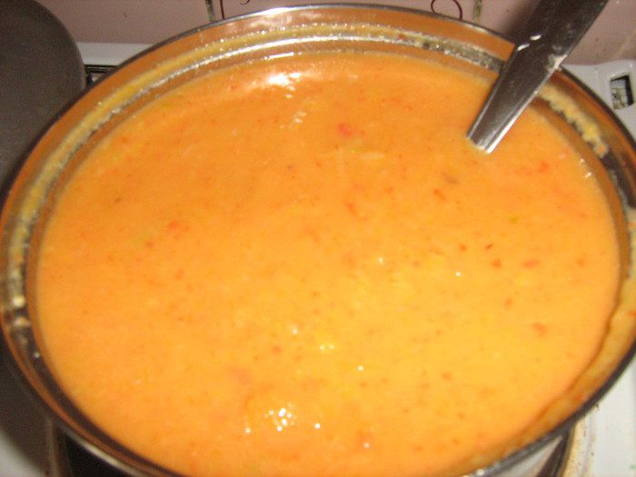 Суп из запечённой тыквы с грушами, сладким перцем и имбирём