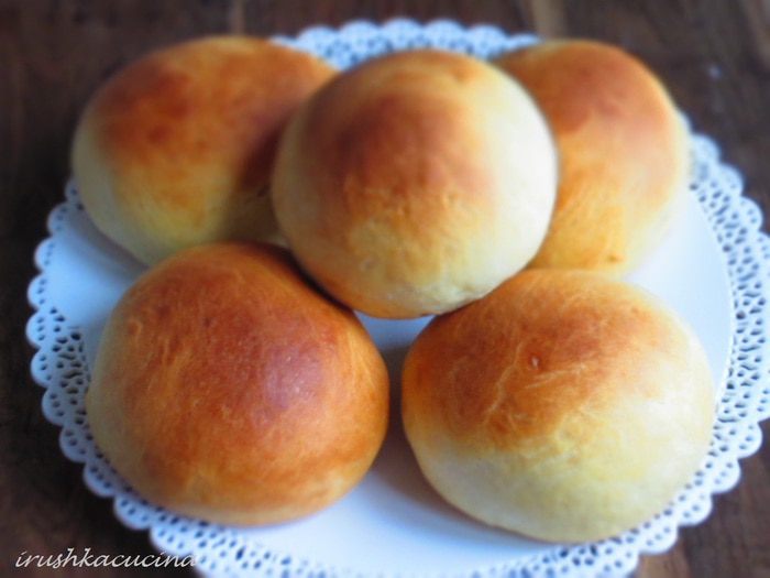 Мини-бриоши с творожно-черничным кремом