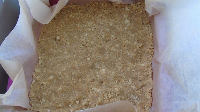 Барс с черникой и лимонным кремом