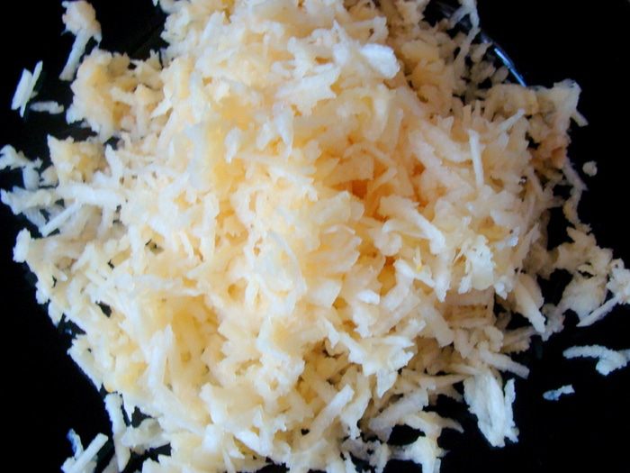 Творожно-белковый пирог с айвой