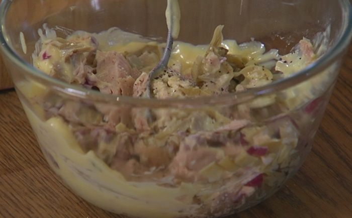 Средиземноморский горячий бутерброд с тунцом и артишоками 