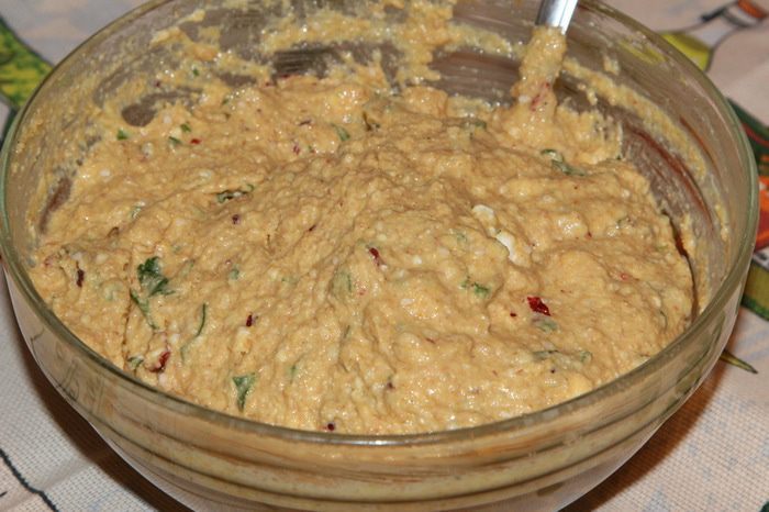 Закусочные кексы с брынзой и зеленью