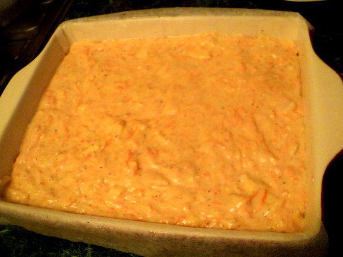 Морковный пряный пирог с фруктами