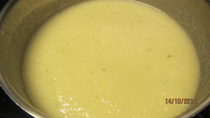 Суп-пюре из сельдерея и лука-порея