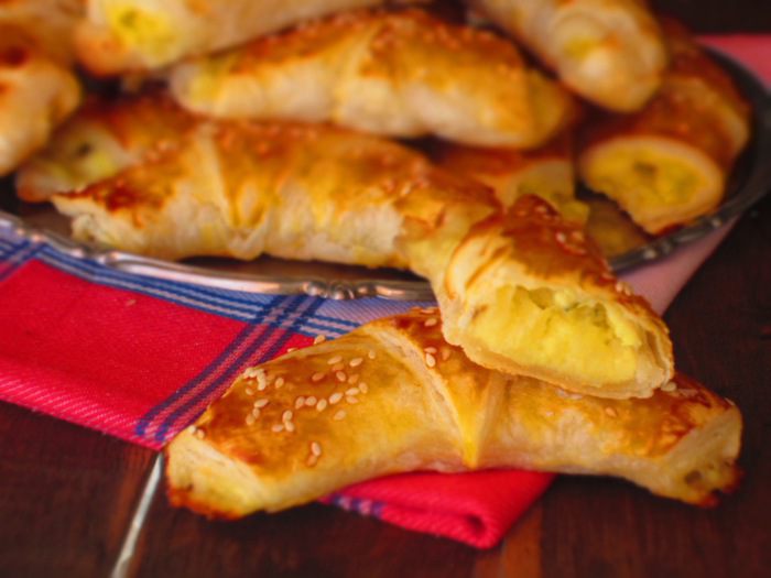 Рогалики с картофелем и моцареллой