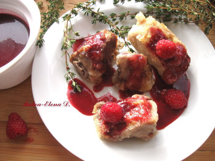 Свиные ребрышки в малиновом соусе