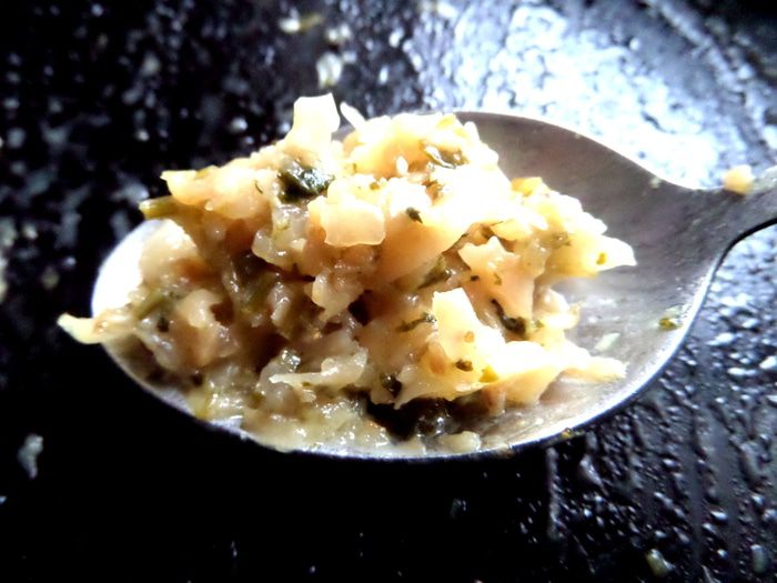 Мини-пирожки с капустой, сельдереем, шпинатом и сыром