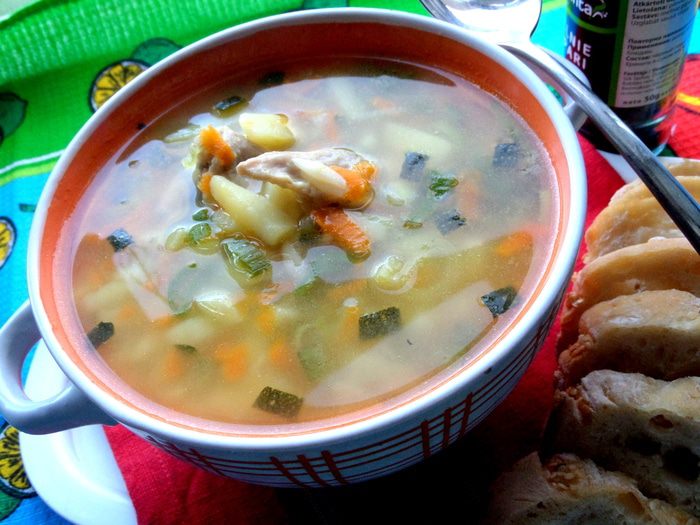 Суп на курочке с овощами и макаронами
