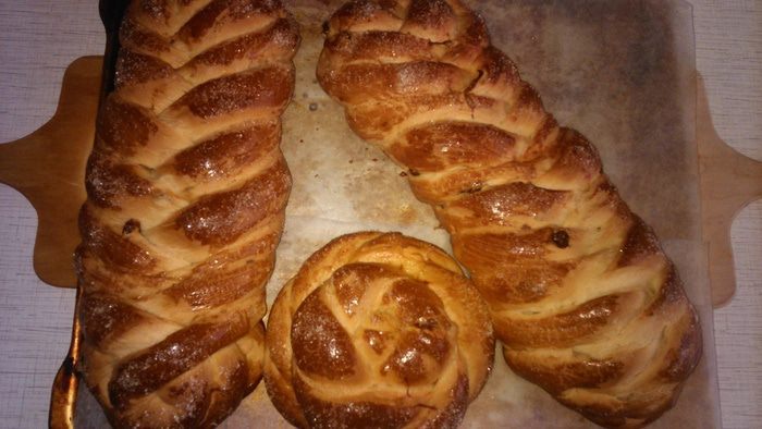 Сладкая булка с изюмом