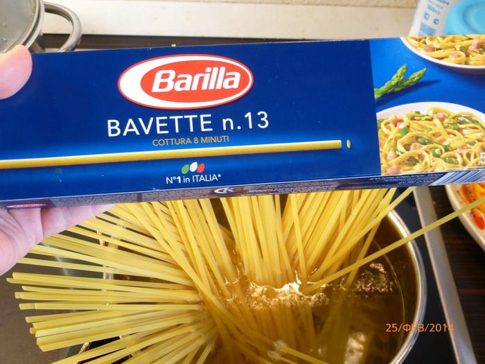 Баветте с кальмарами и зеленым горошком