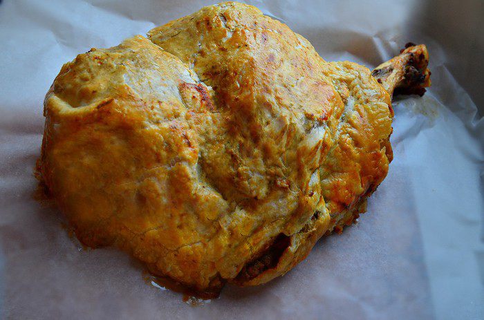 Баранья нога в слоеном тесте