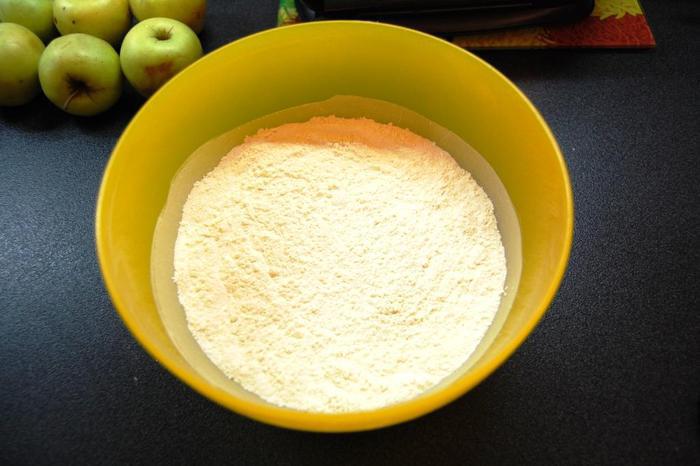 Постный яблочный рулет (українські страви)