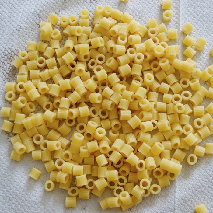 Салат из ветчины и макарон под соусом рикотта