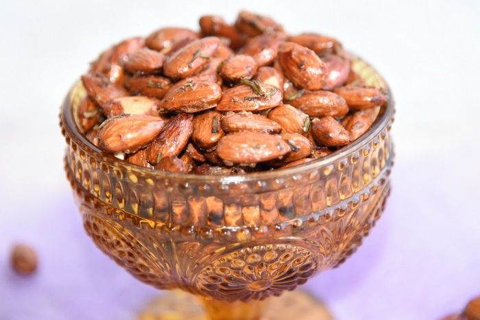 Миндаль в меду с морской солью