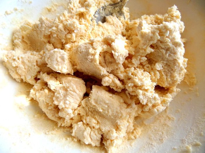 Творожный рулет с безейной прослойкой