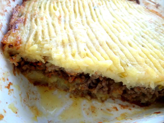 Картофельная запеканка с сельдереем и фаршем