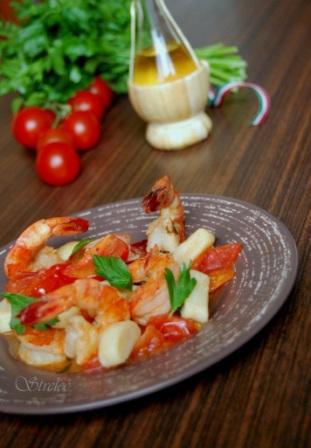 Фрегула с соусом из креветок и томатов черри 