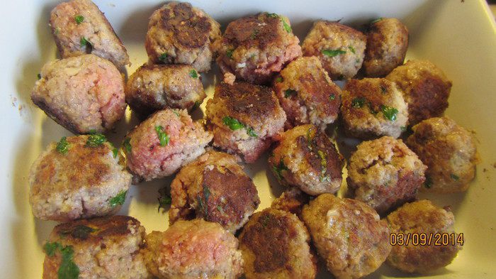 Фрикадельки, запеченные с овощами