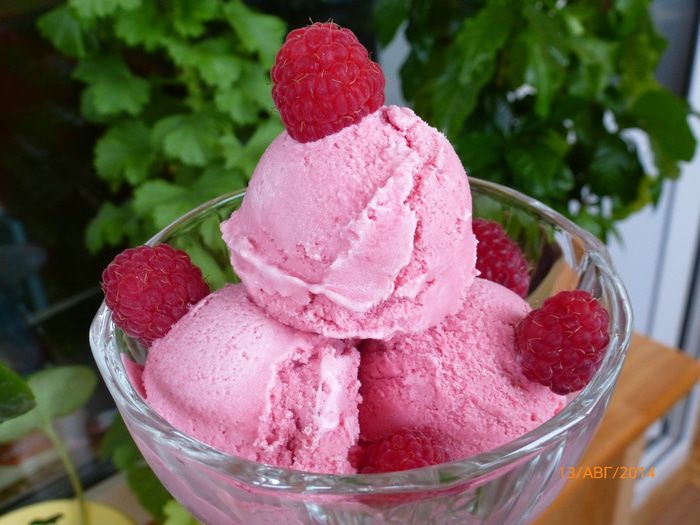 Ягодное мороженое на сливках