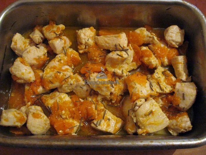Запеченная курица с тыквой