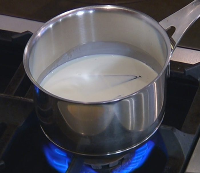 Сметанник с фундуком и изюмом