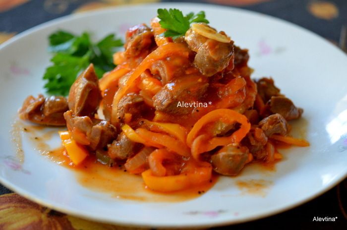 Гуляш из куриных желудков