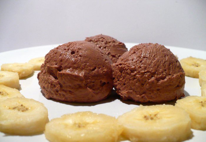 Шоколадный мусс на йогурте с бананами