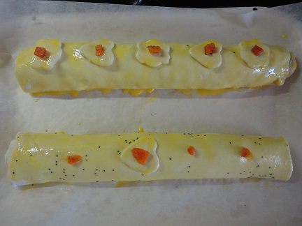 Рулет с курагой и маком
