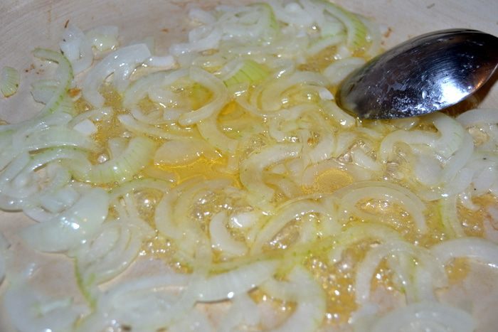 Корзиночки со шпинатом и карамельным луком