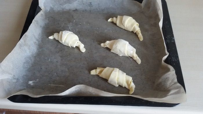 Круассаны с финиками и мёдом