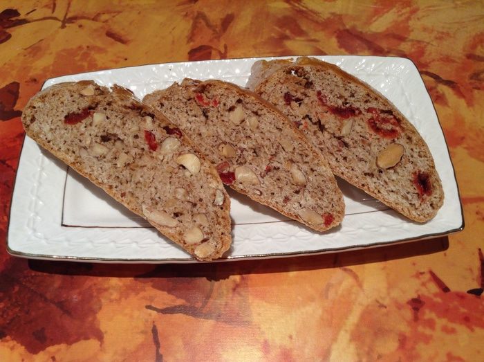 Бискотти с вишней и миндалем