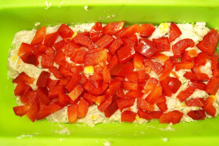 Миндально-куриный хлеб с овощами