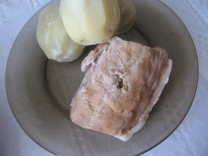 Теплый картофельный салат с телятиной