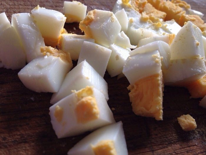 Яичный салат на гренке