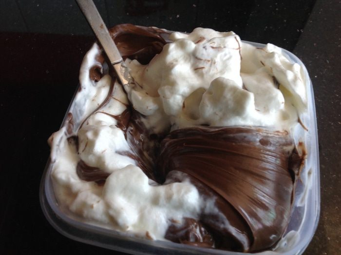 Кальцоне с рикоттой и шоколадной пастой