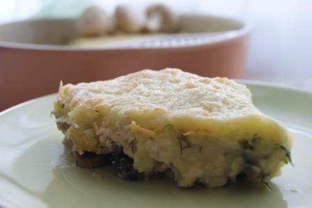 Запеканка с куриным филе, грибами и картофельным пюре