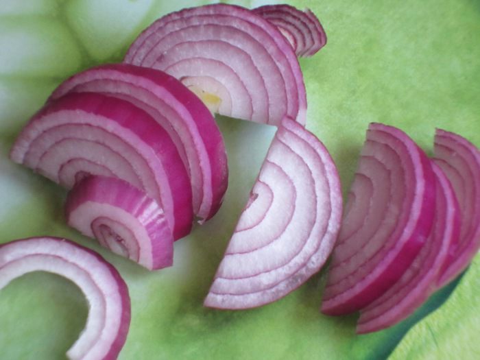 Овощной салат с куриными фрикадельками