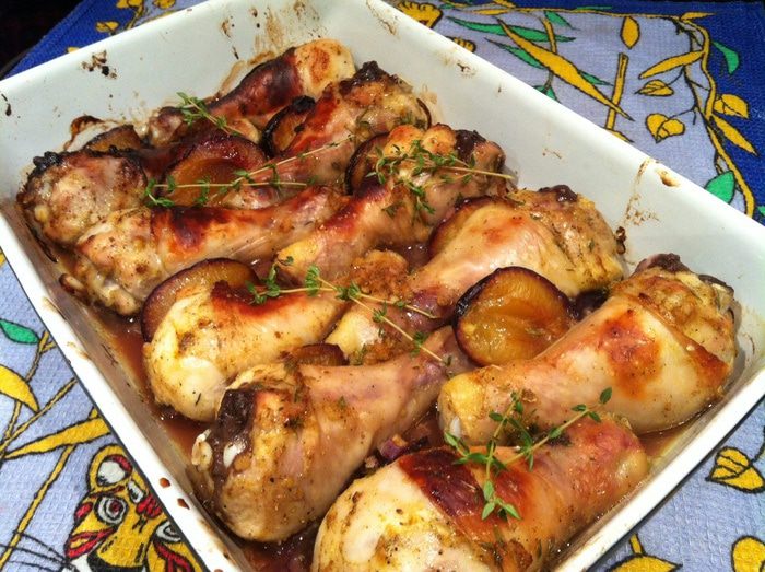 Курица запеченная со сливами