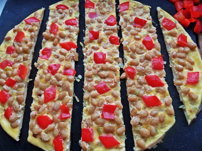 Омлет с фасолью и овощами