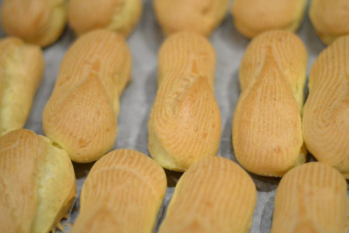 Эклеры со сливочно-шоколадным кремом (Ekler fánk)