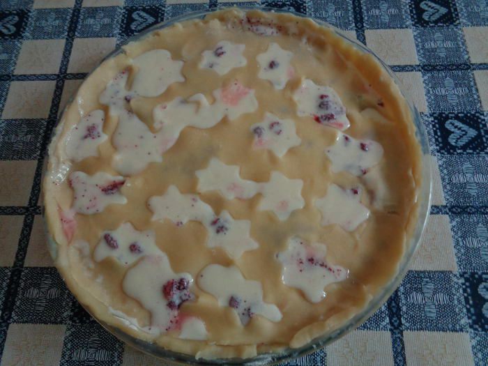 Ягодный пирог в нежной молочной заливке