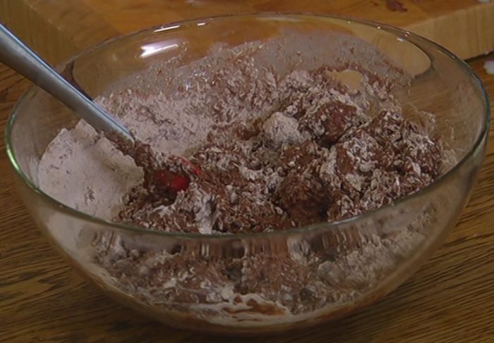 Шоколадные маффины с черешней 