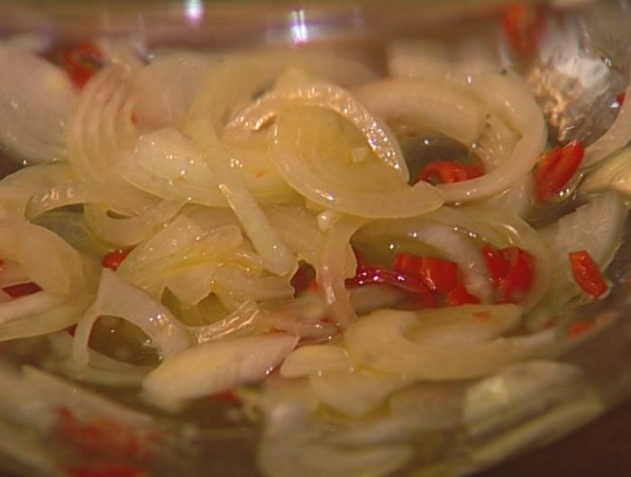 Салат из красной капусты с индейкой