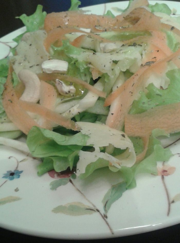 Салат &amp;quot;Легкий&amp;quot; из свежего огурца и цукини