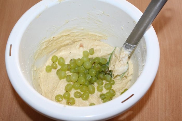 Миндальный кекс с виноградом